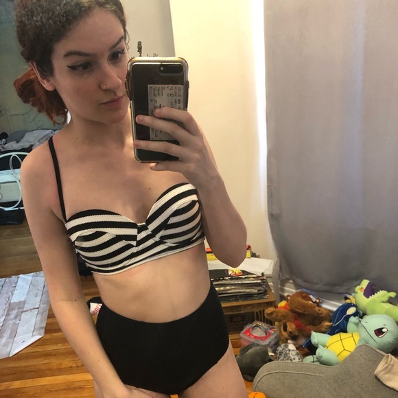 Black and White Striped Bikini Top - Picture 4 of 5
